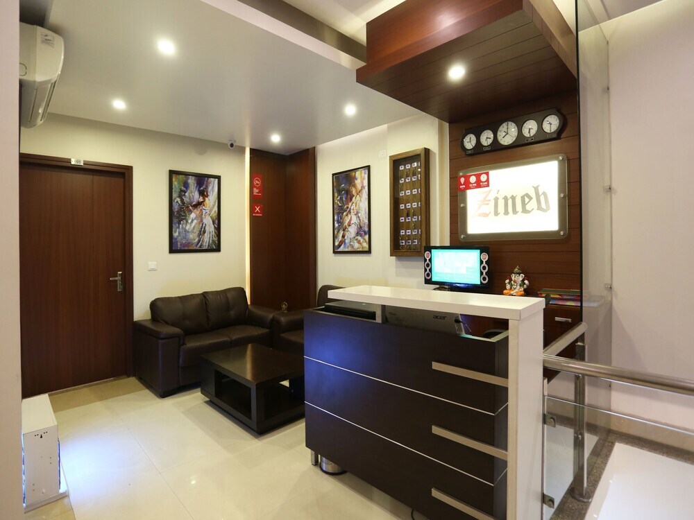 Нойда: FabHotel Zineb
