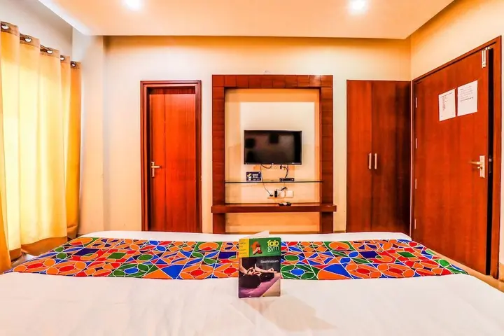 Нойда: FabHotel Zineb