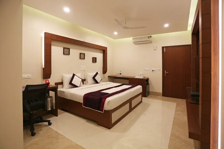 Нойда: FabHotel Zineb