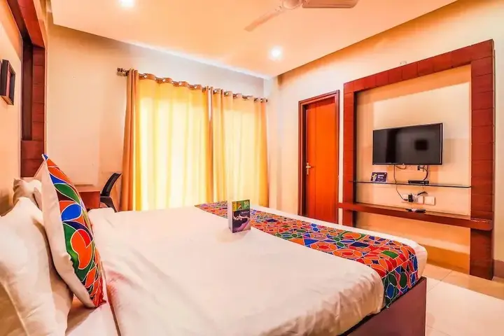 Нойда: FabHotel Zineb