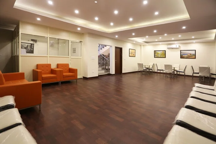 Нойда: FabHotel Zineb