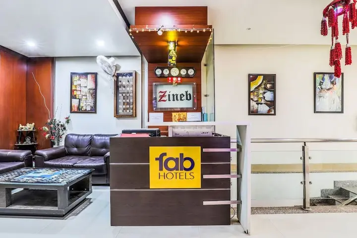 Нойда: FabHotel Zineb