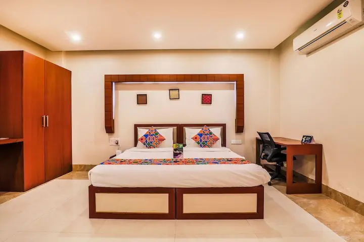 Нойда: FabHotel Zineb