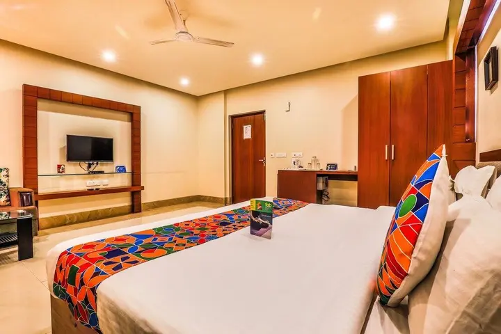 Нойда: FabHotel Zineb