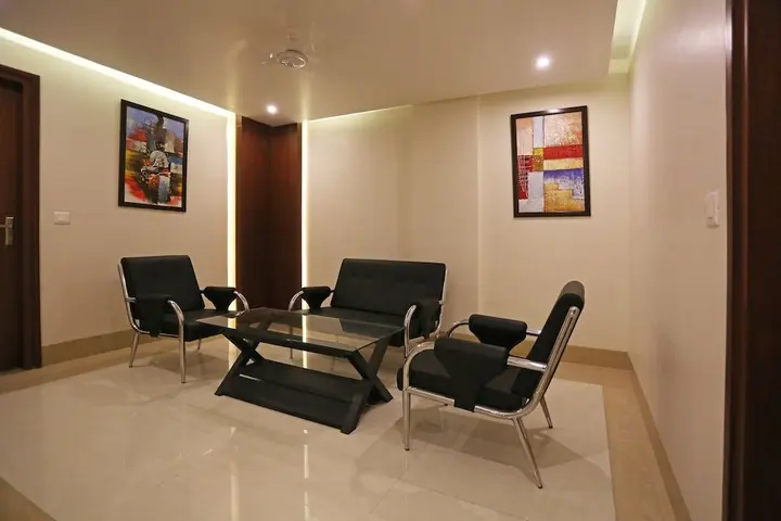 Нойда: FabHotel Zineb