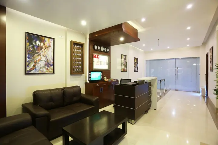 Нойда: FabHotel Zineb
