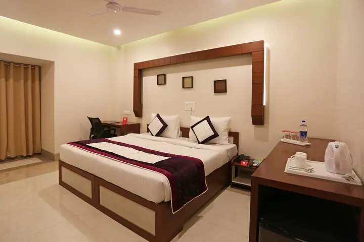 Нойда: FabHotel Zineb