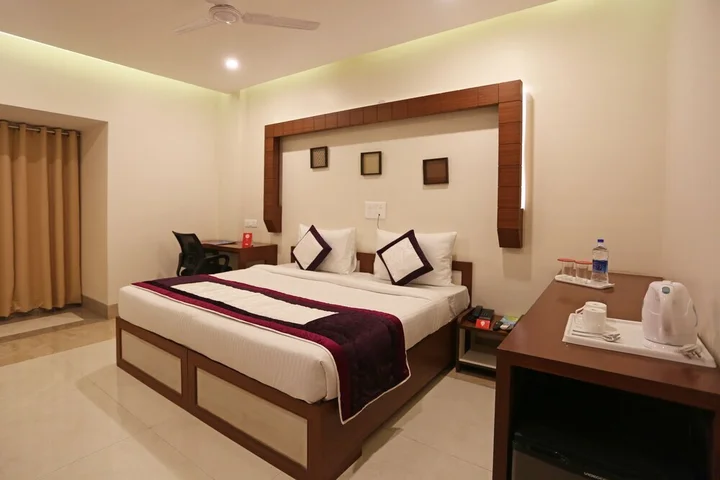 Нойда: FabHotel Zineb