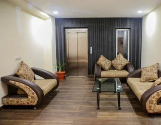 Мога: Kingdom Hotel