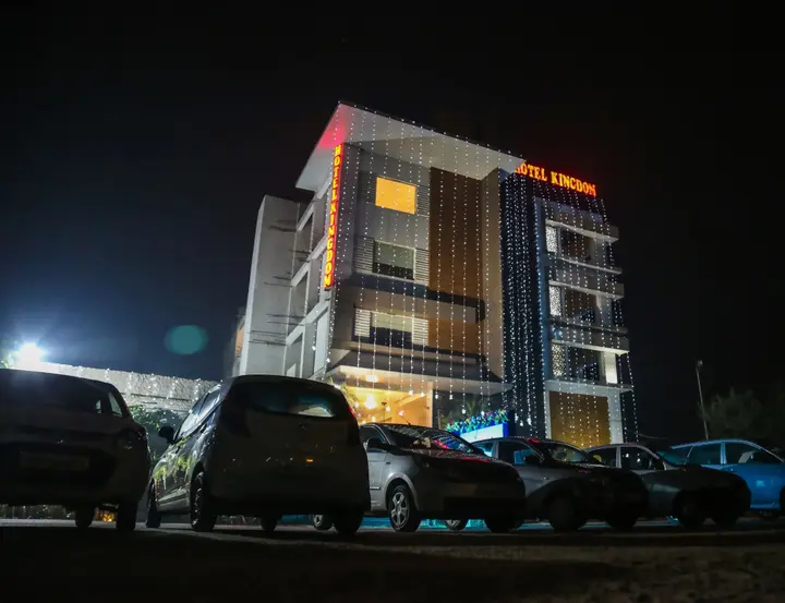 Мога: Kingdom Hotel