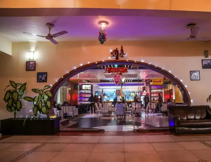 Мога: Kingdom Hotel