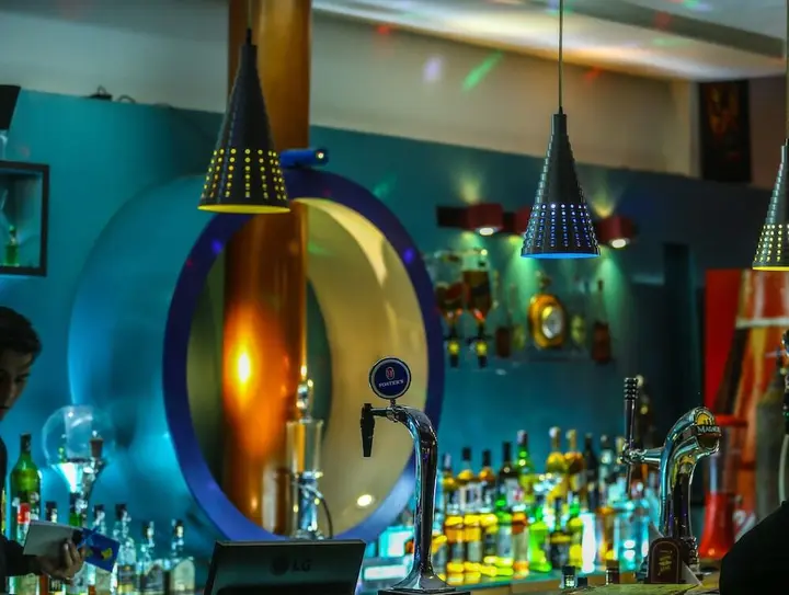 Мога: Kingdom Hotel