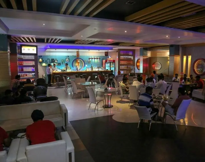 Мога: Kingdom Hotel