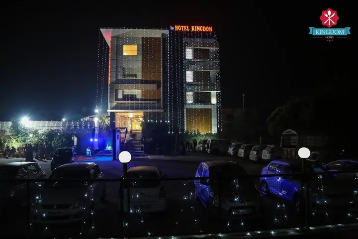 Мога: Kingdom Hotel