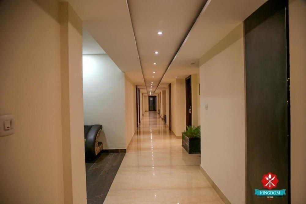 Мога: Kingdom Hotel
