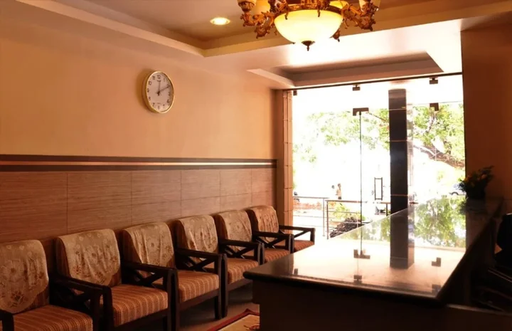 Маниячи: Hotel TVK Regency