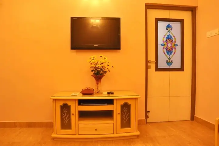 Маниячи: Hotel TVK Regency