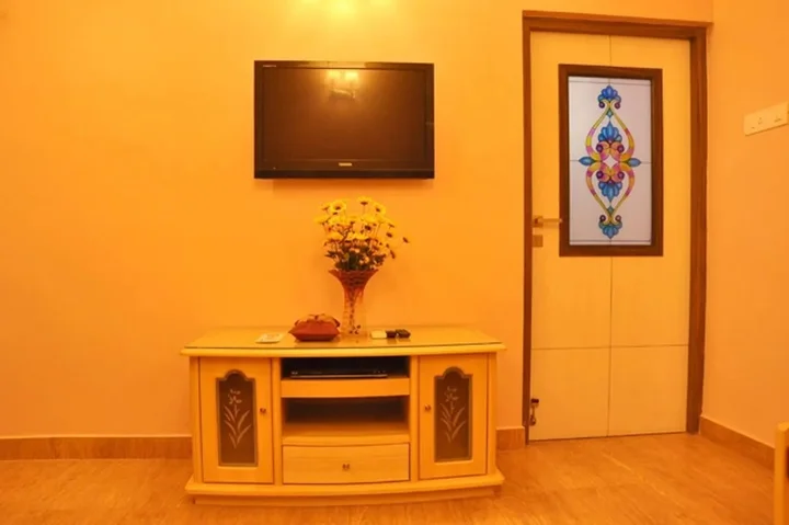 Маниячи: Hotel TVK Regency