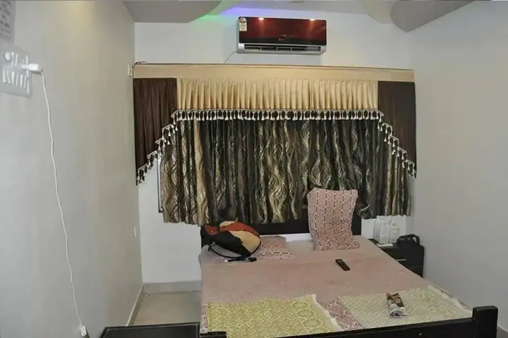 Вирпур: Madhav Farmhouse