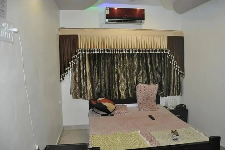Вирпур: Madhav Farmhouse