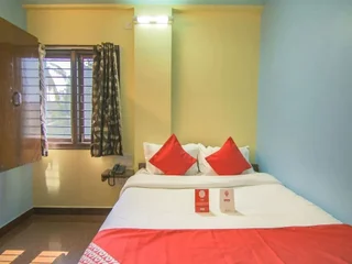 Висакхапатнам: OYO 10711 Hotel NSNR Residency
