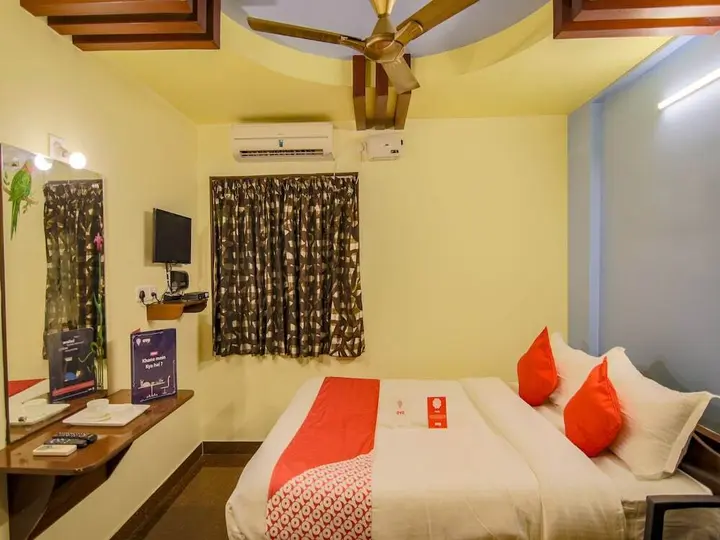 Висакхапатнам: OYO 10711 Hotel NSNR Residency