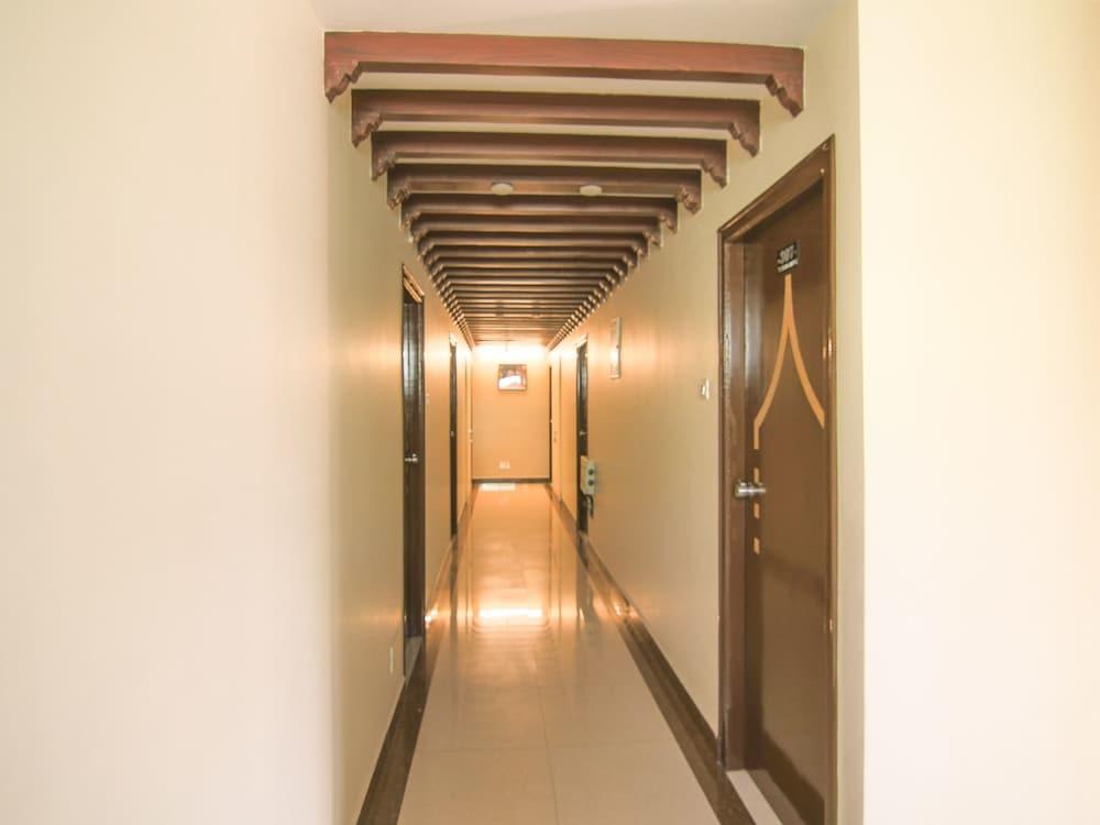 Висакхапатнам: OYO 10711 Hotel NSNR Residency