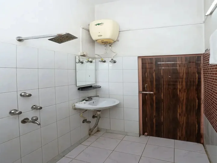 Колката: OYO 7742 The Hotel Marina