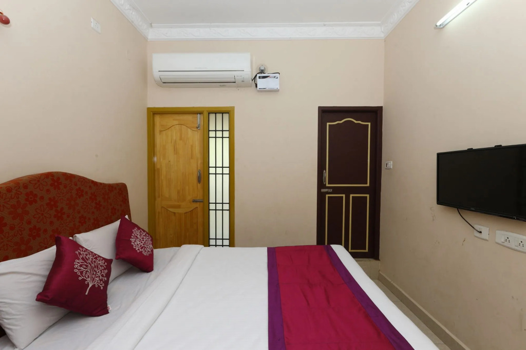 Пудучерри: Hotel Subadev