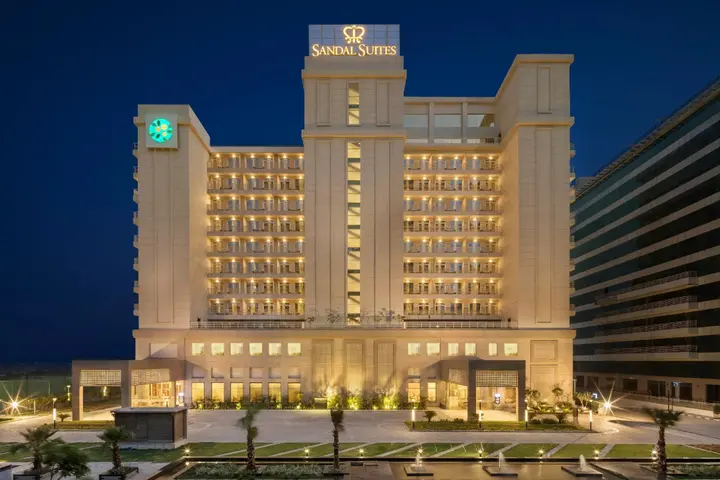 Нойда: Sandal Suites Op. by Lemon Tree Hotels