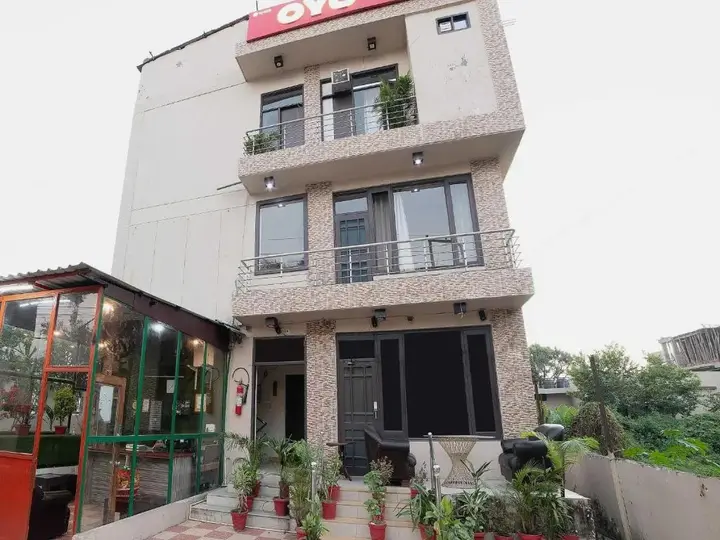 Дехрадун: Queens Pearl Inn