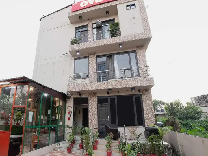 Дехрадун: Queens Pearl Inn