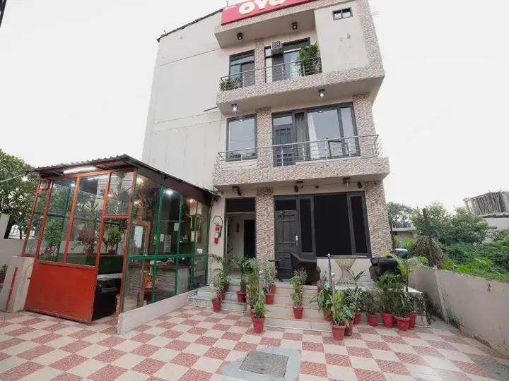 Дехрадун: Queens Pearl Inn
