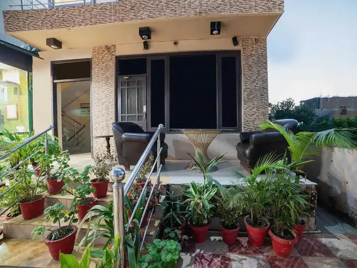 Дехрадун: Queens Pearl Inn
