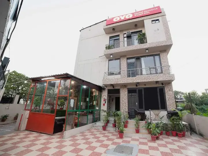 Дехрадун: Queens Pearl Inn