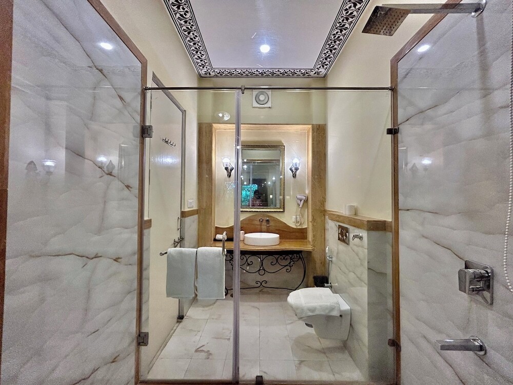 Джайпур: Hotel Lake Palace