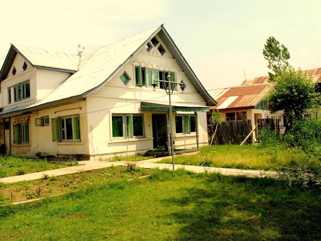 Шринагар: Houseboat Golden Ship