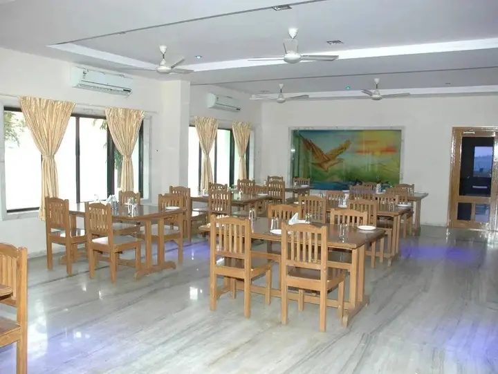 Силвасса: Van Vihar Hotel