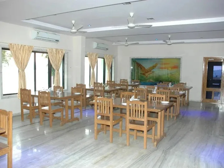 Силвасса: Van Vihar Hotel