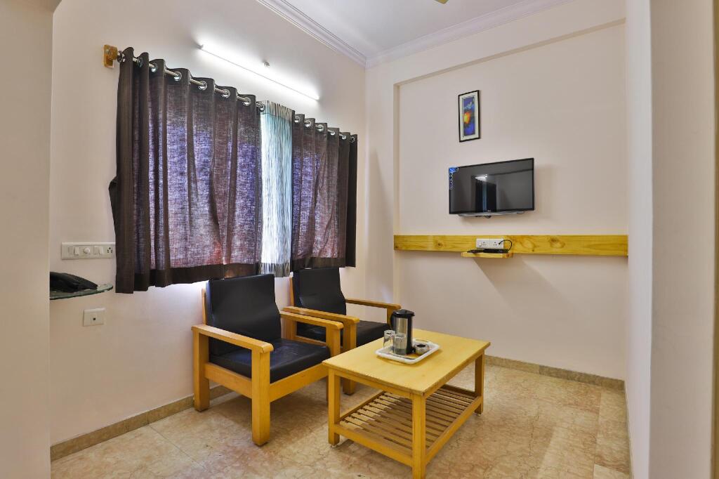 Бхудж: OYO 28448 Tree Top Residency