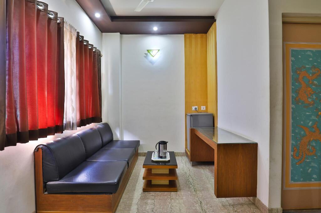 Бхудж: OYO 28448 Tree Top Residency