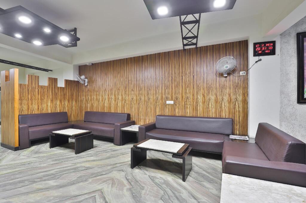 Бхудж: OYO 28448 Tree Top Residency