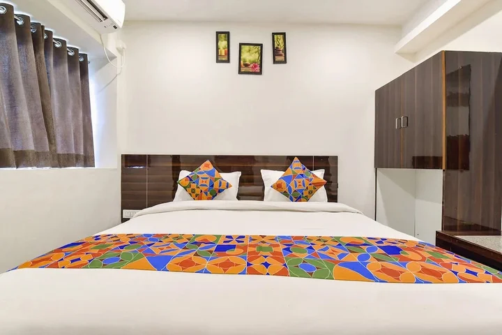 Вадодара: Hotel Sri Krishna