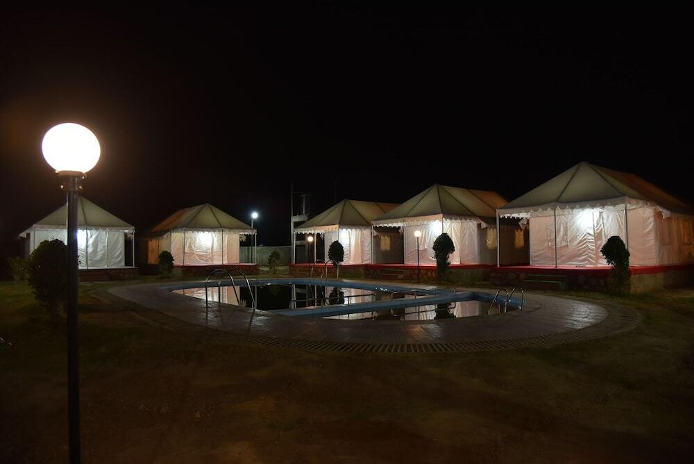 Хариджан Ваш: Rann Village Resort