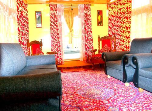 Шринагар: Houseboat Picorot Cliper