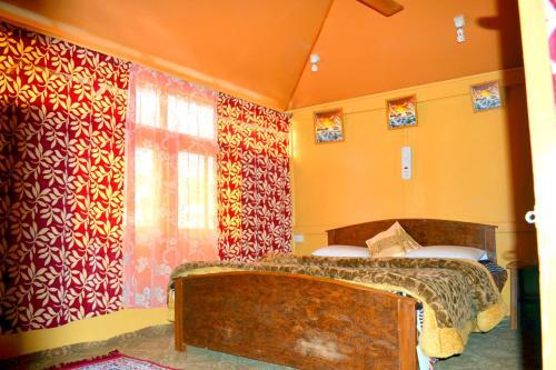 Шринагар: Houseboat Picorot Cliper