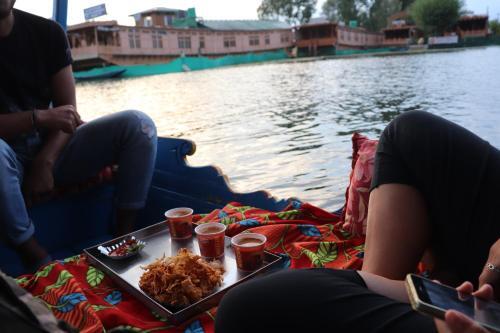 Шринагар: Houseboat Picorot Cliper