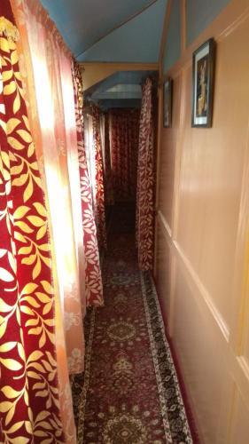 Шринагар: Houseboat Picorot Cliper