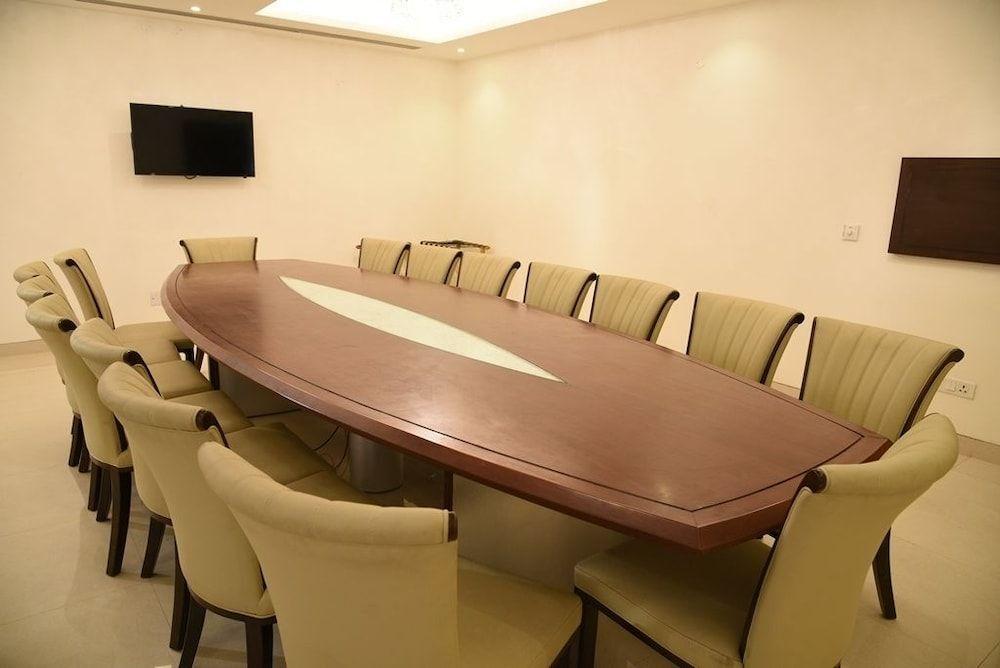 Зиракпур: Hotel Mandarin Square