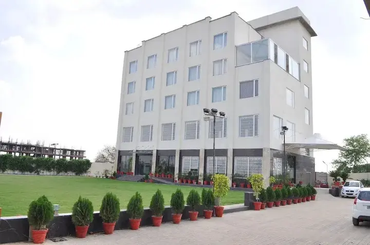 Вриндаван: The Royal Bharti Hotel
